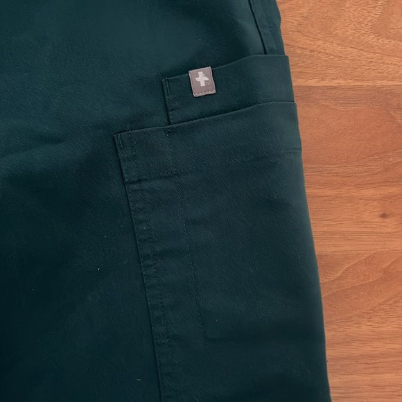 Figs Scrubs Yola Skinny Scrub Pants - Picture 7 of 9